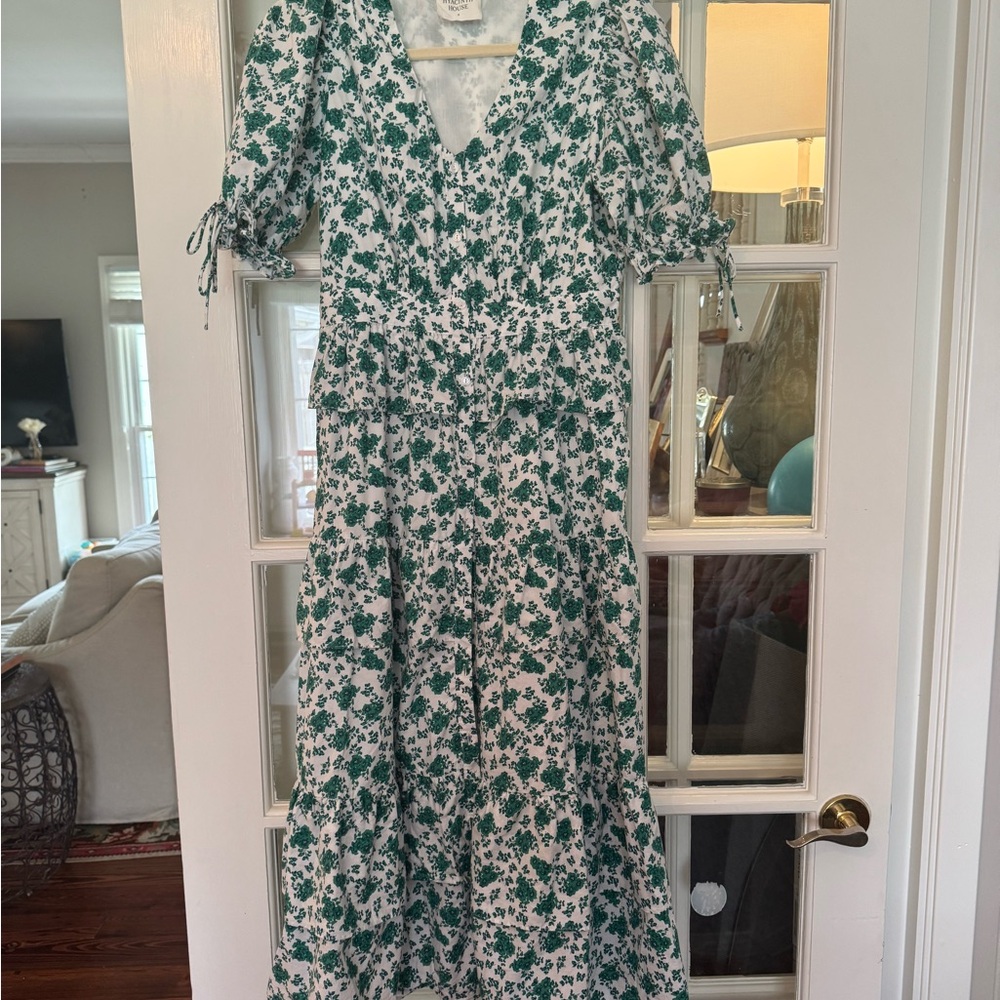 Elegant Green Maxi Dress with Floral Pattern
